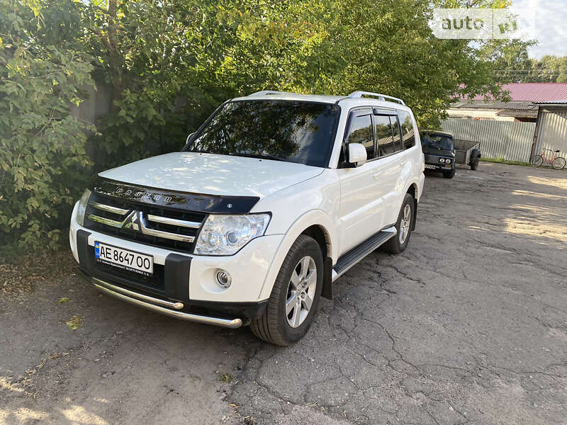 2008 mitsubishi pajero-wagon