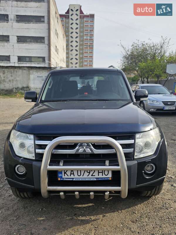 2008 mitsubishi pajero wagon