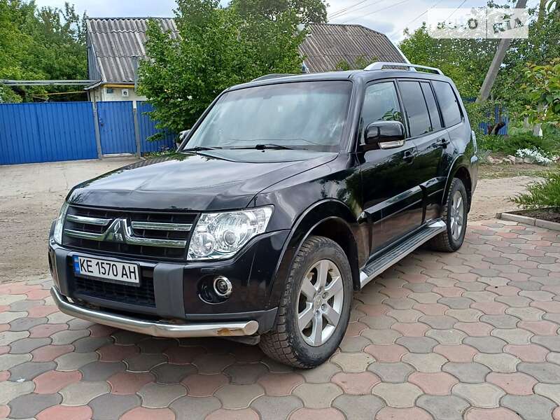 2009 mitsubishi pajero wagon