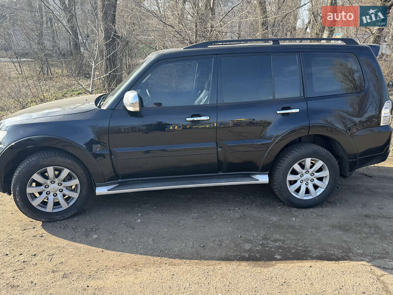 2010 mitsubishi pajero