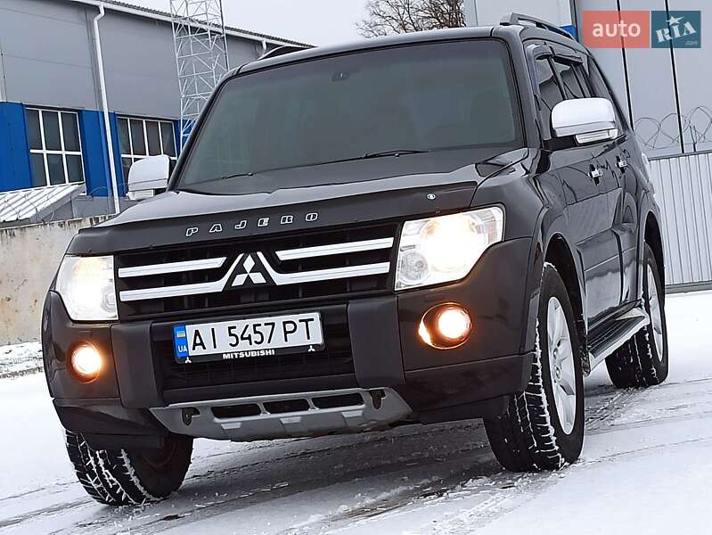 2010 mitsubishi pajero wagon