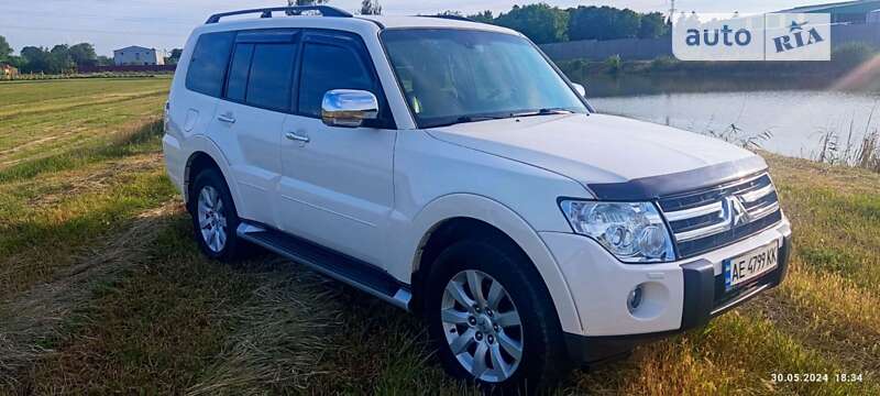 2010 mitsubishi pajero wagon