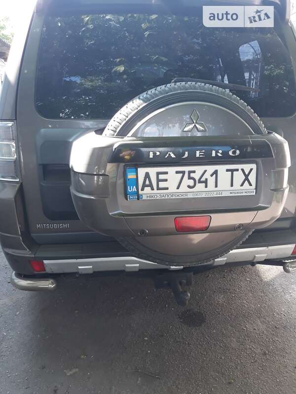 2010 mitsubishi pajero wagon
