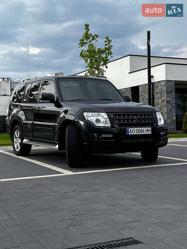 2011 mitsubishi pajero