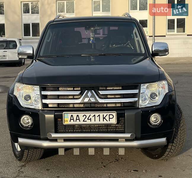 2011 mitsubishi pajero wagon