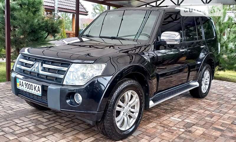 2011 mitsubishi pajero wagon
