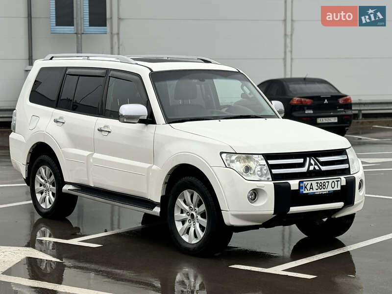 2011 mitsubishi pajero wagon