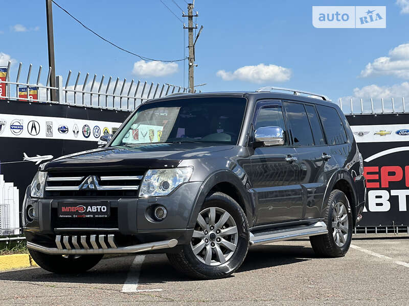 2011 mitsubishi pajero wagon