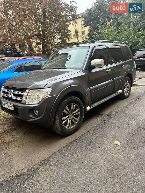 2012 mitsubishi pajero