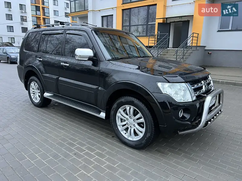 2012 mitsubishi pajero-wagon