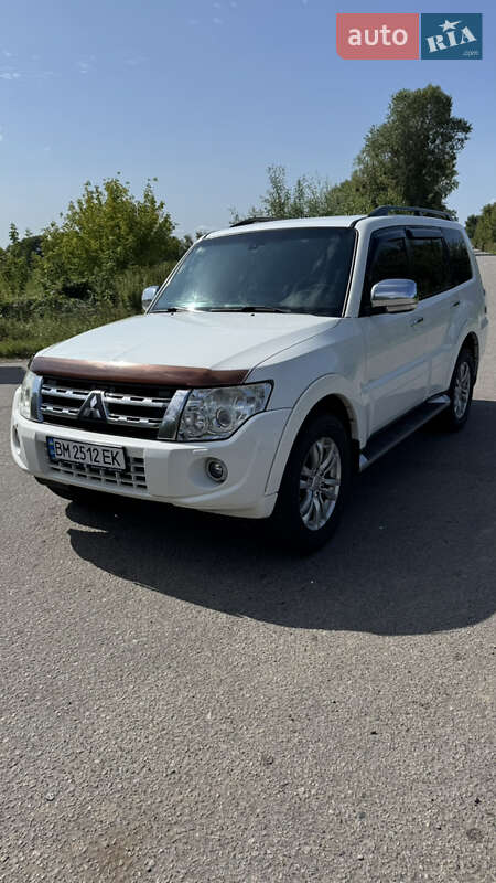 2012 mitsubishi pajero wagon