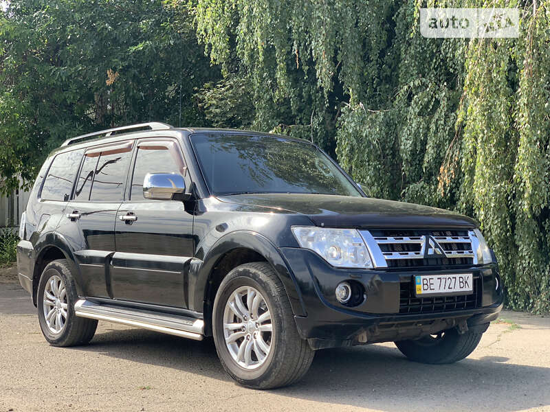 2012 mitsubishi pajero wagon