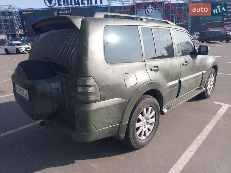 2012 mitsubishi pajero wagon