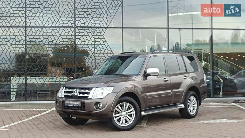2011 mitsubishi pajero wagon