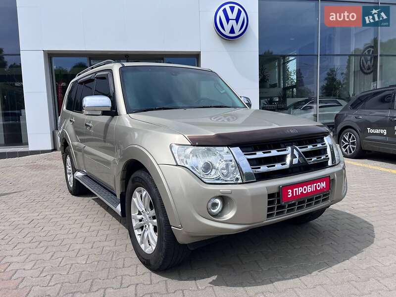 2012 mitsubishi pajero