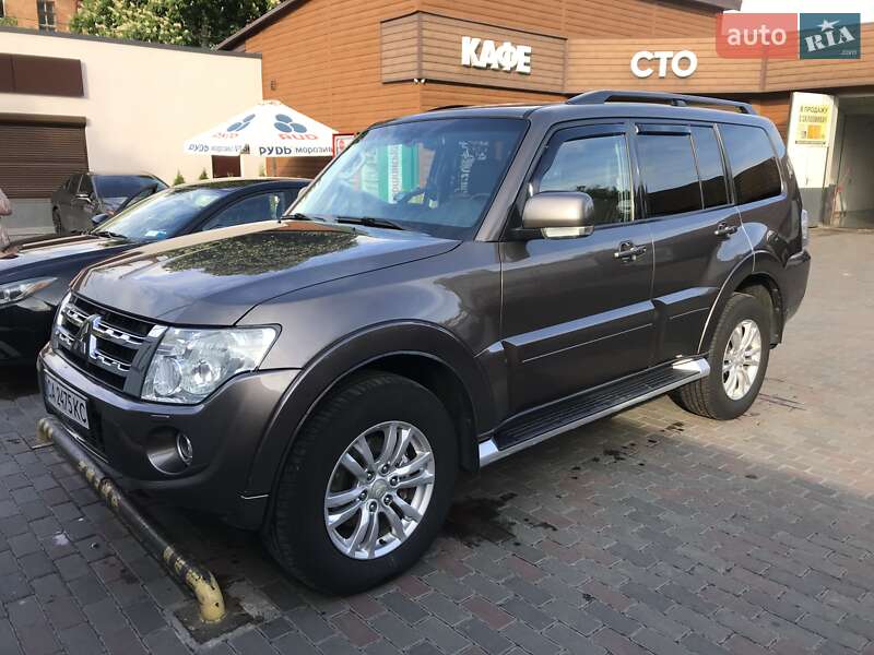2011 mitsubishi pajero