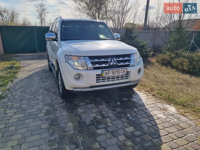 2013 mitsubishi pajero wagon