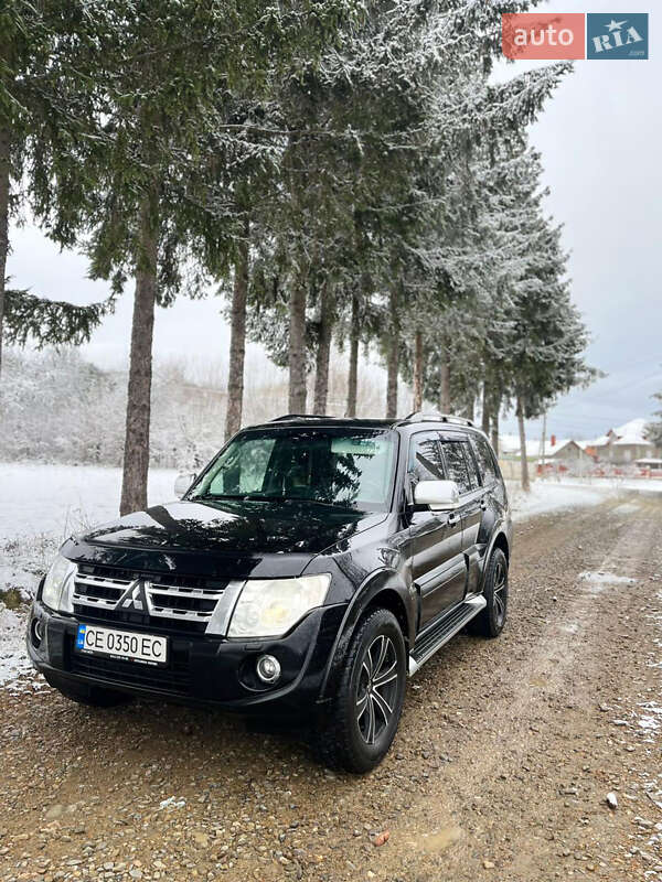 2013 mitsubishi pajero wagon