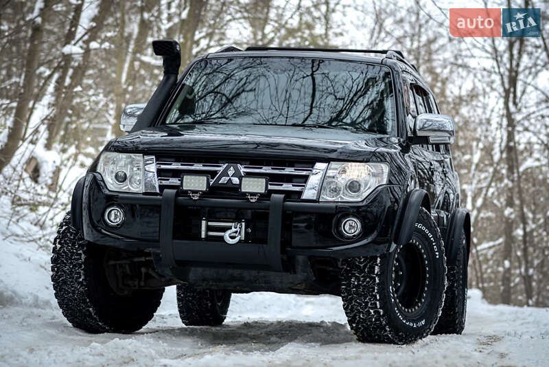2013 mitsubishi pajero wagon