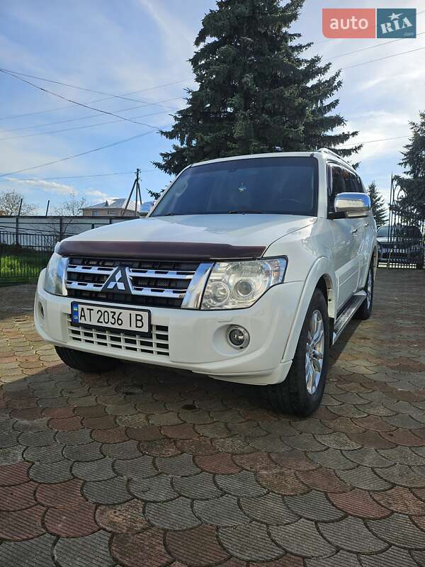 2013 mitsubishi pajero wagon