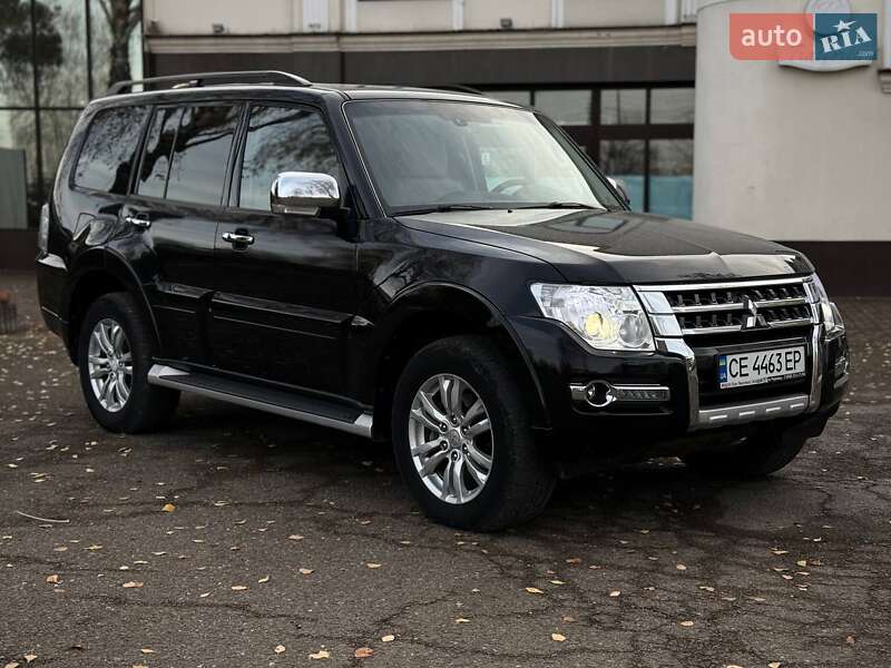 2013 mitsubishi pajero wagon