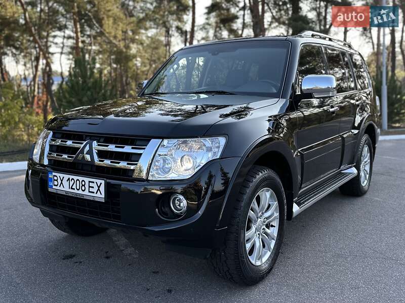 2013 mitsubishi pajero wagon