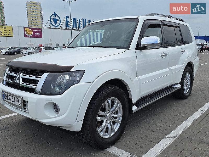 2013 mitsubishi pajero wagon