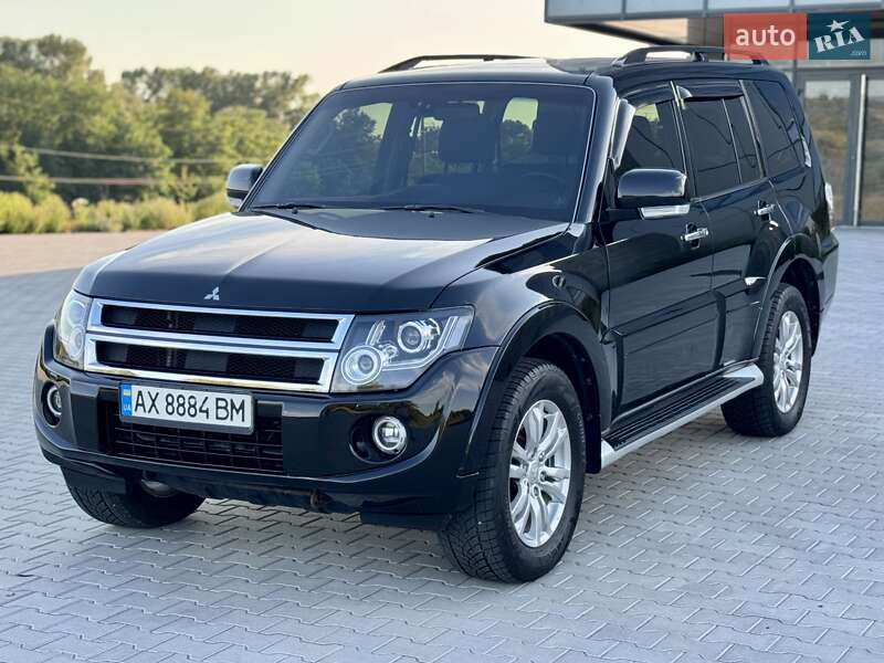 2013 mitsubishi pajero wagon