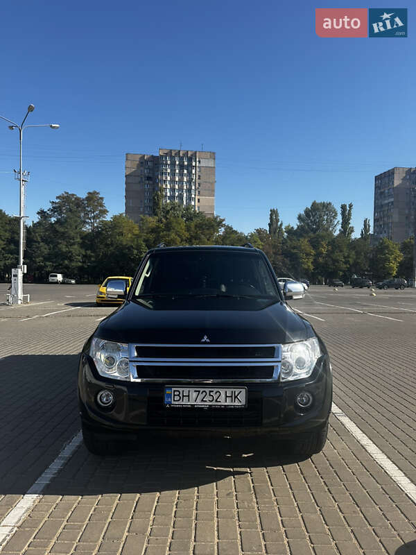 2013 mitsubishi pajero