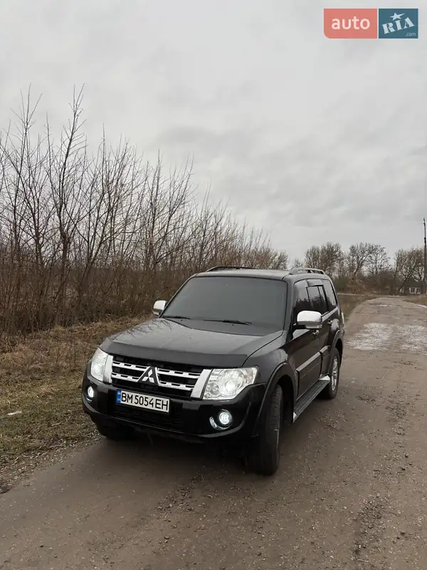 2014 mitsubishi pajero wagon