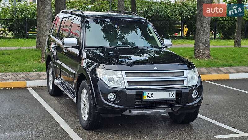 2014 mitsubishi pajero wagon