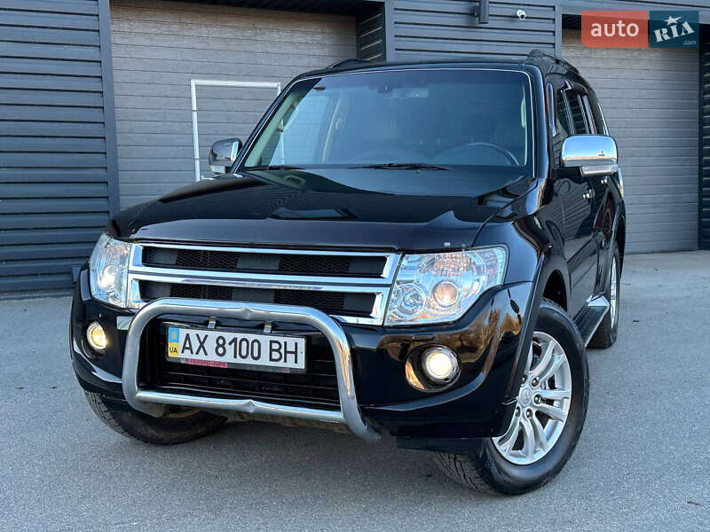 2015 mitsubishi pajero wagon