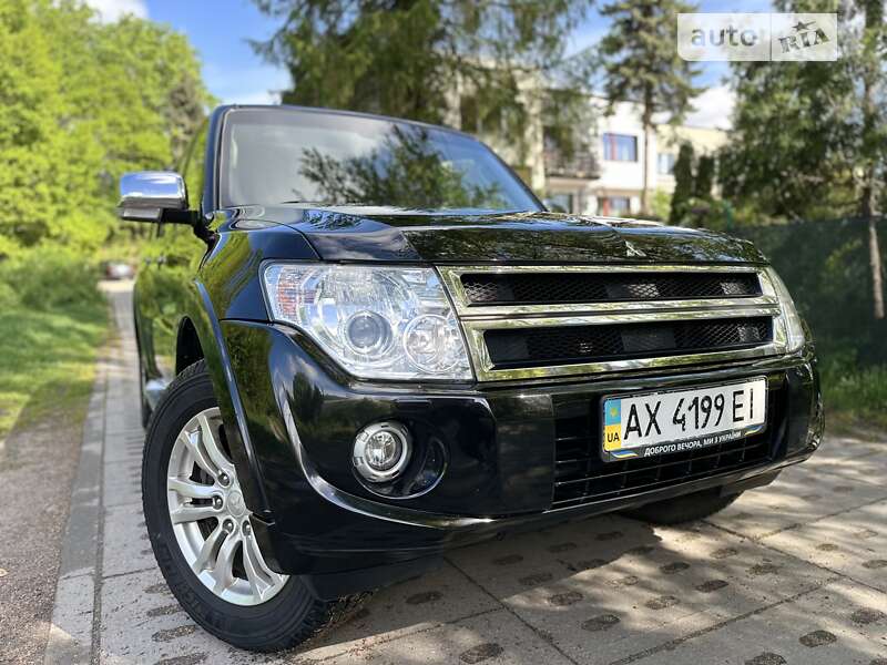 2015 mitsubishi pajero wagon
