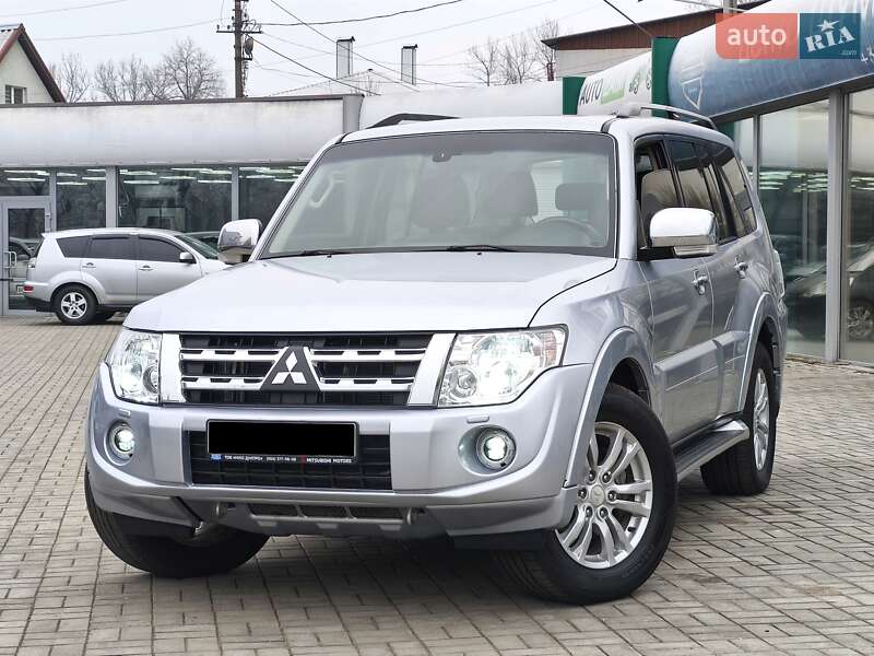 2014 mitsubishi pajero wagon