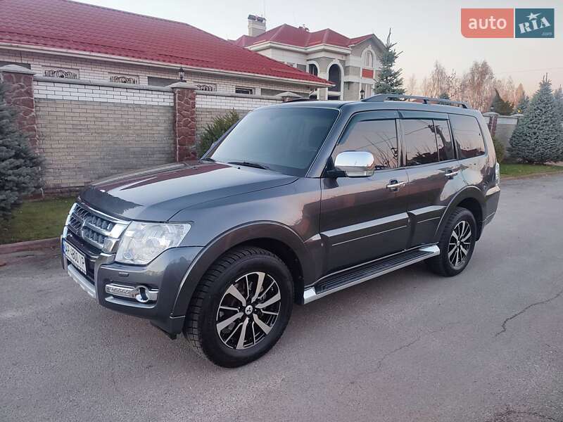 2015 mitsubishi pajero wagon