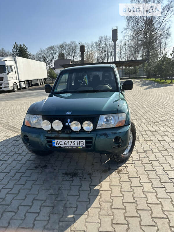 2002 mitsubishi pajero