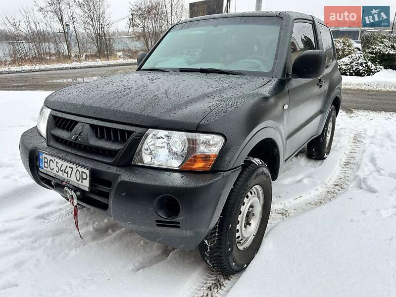 2005 mitsubishi pajero
