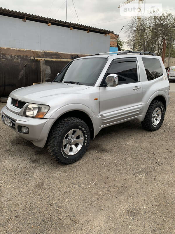2000 mitsubishi pajero