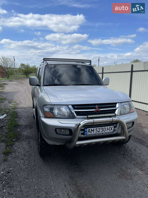 2002 mitsubishi pajero