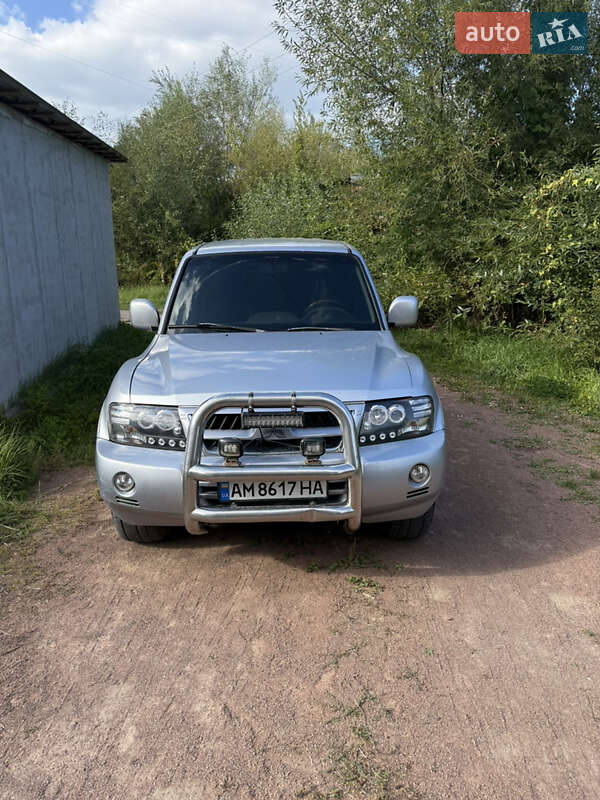 2004 mitsubishi pajero