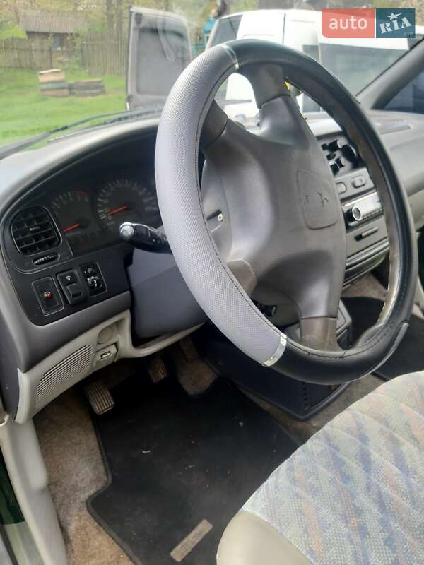 2000 mitsubishi space gear