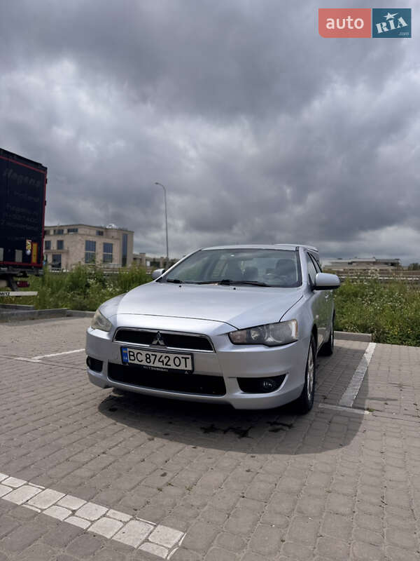 2010 mitsubishi lancer