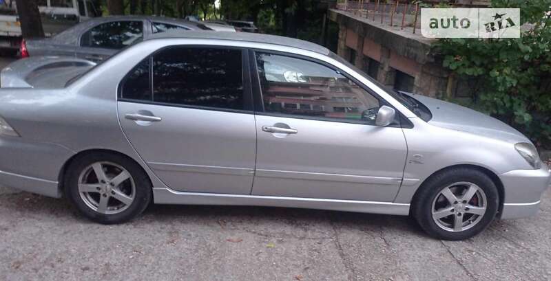 2005 mitsubishi lancer