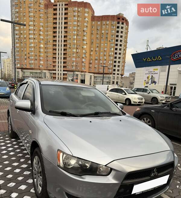 2010 mitsubishi lancer