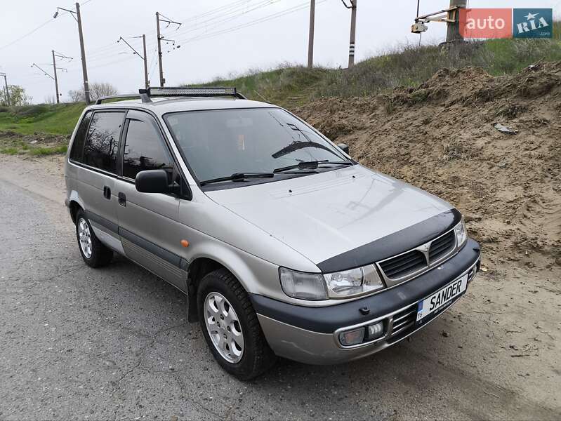 1992 mitsubishi space runner