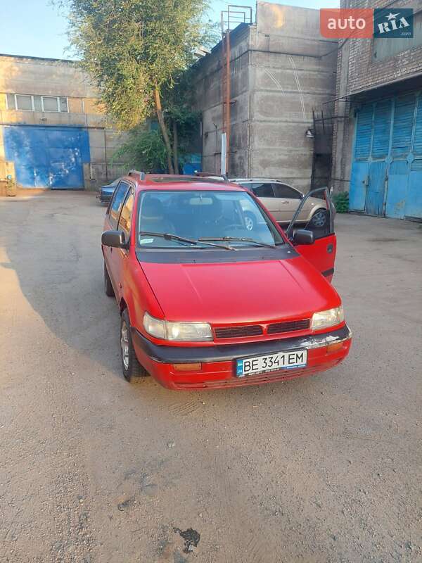 1993 mitsubishi space-runner
