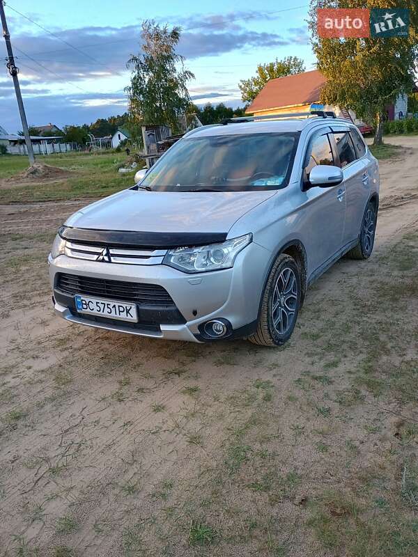 2014 mitsubishi outlander