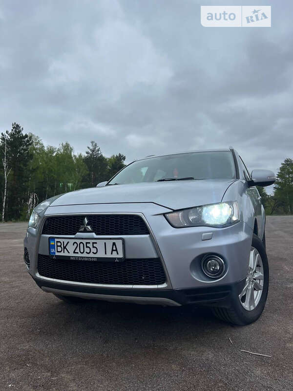 2010 mitsubishi outlander xl