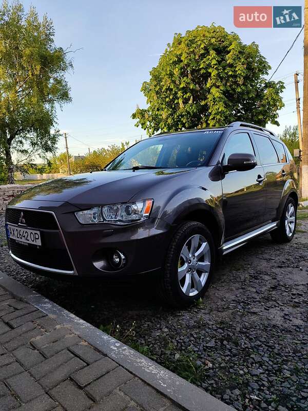 2010 mitsubishi outlander xl