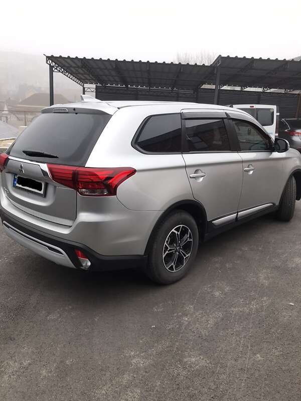 2020 mitsubishi outlander